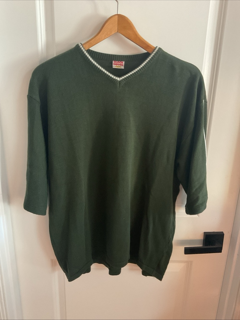 Clock House - Short Sleeve Men's Forest Green V-Neck Sweater - Size Medium
